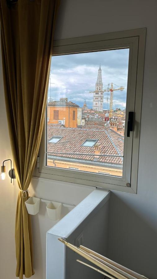 Ferienwohnung Tower 22 - Centre And Near Train Station Modena Exterior foto